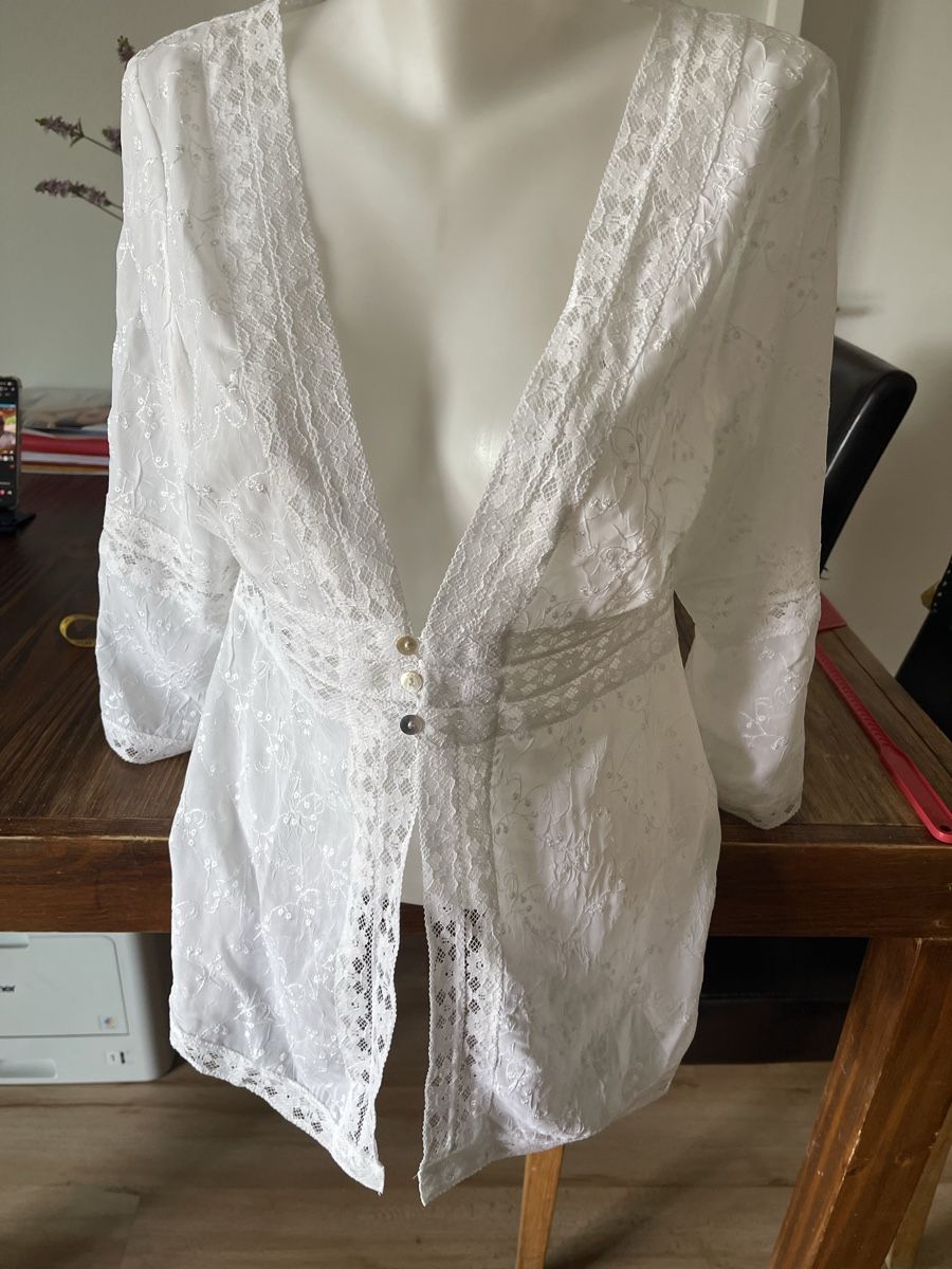 Tuniche: Blouse blanche dentelle Lino Tesini taille 40 NEUVE  – Nuovo (secondo la descrizione) da Kloten venduto da Vermicelles 4