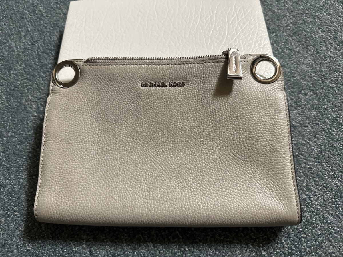 Michael Kors Borse da donna: Clutch Michael Kors – Nuovo (secondo la descrizione) da Baltschieder venduto da YmroBe