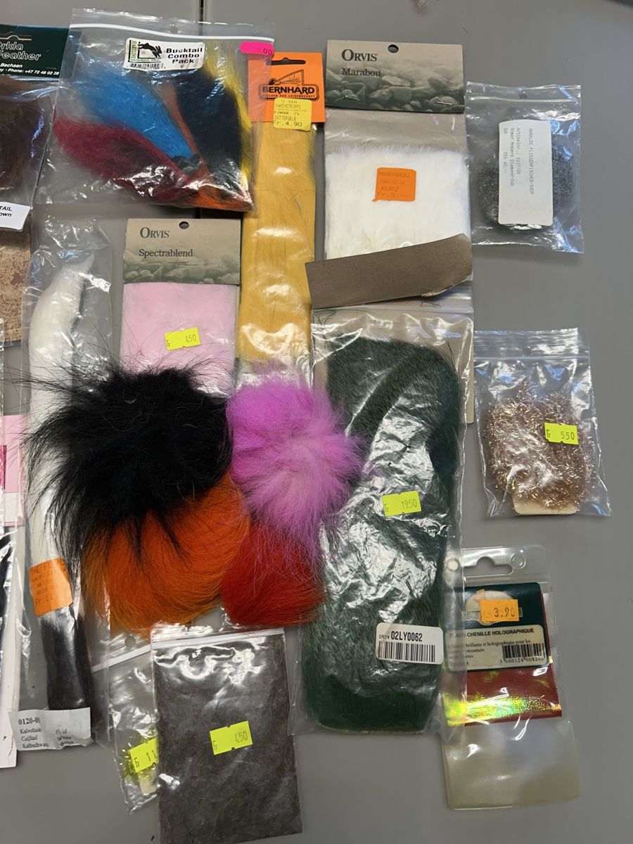 Esche: Diverses Fliegenbindematerial – Usato da Grenchen venduto da immensum 3