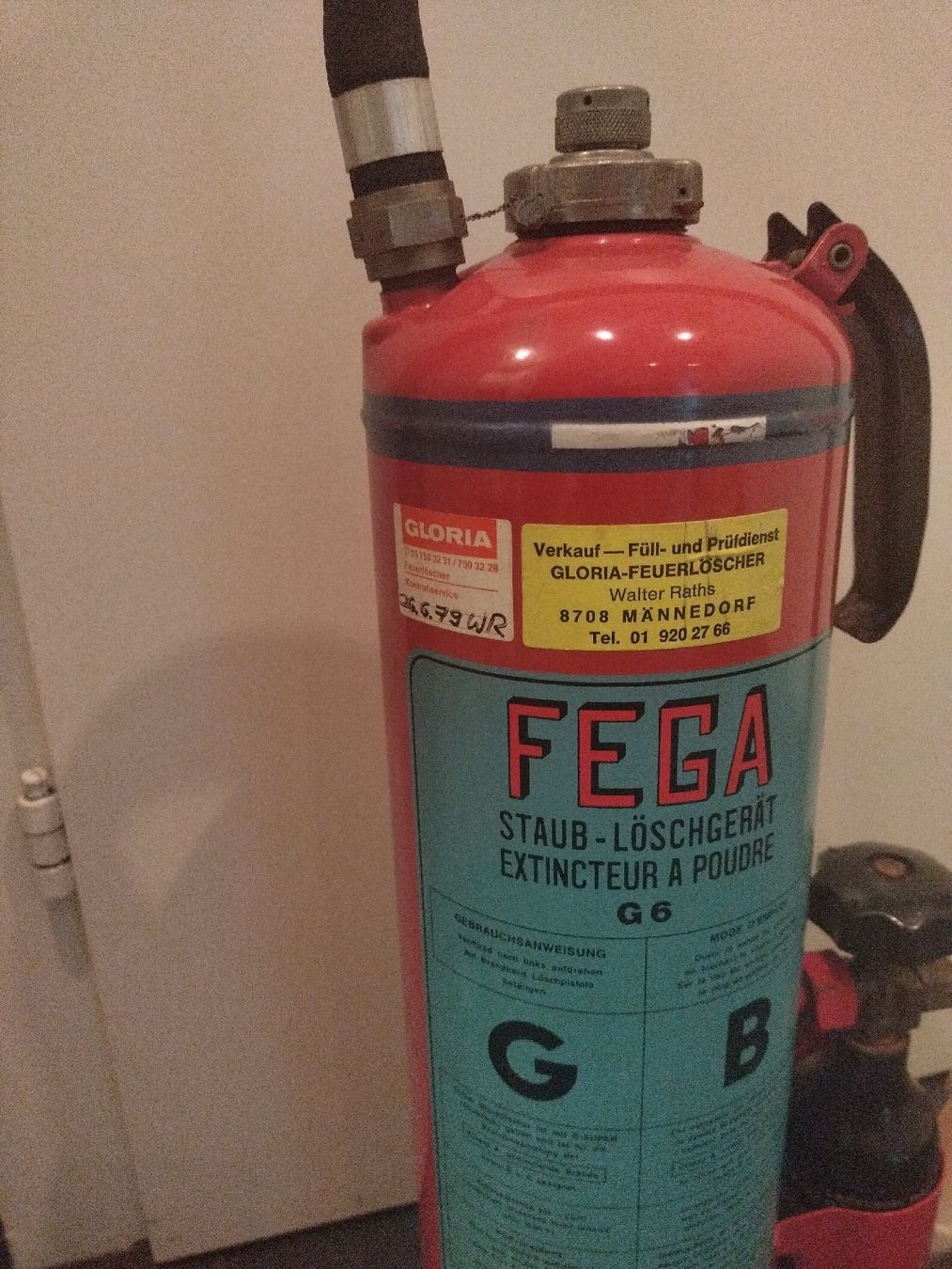 Feuerlöscher: Antiker Feuerlöscher – Gebraucht aus Rüti ZH von Lux05 2