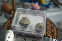 Pyrit  2 Stück im Böxli     Alle    ab  1.- Räumung