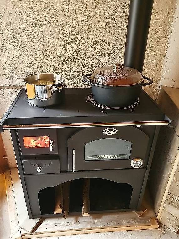 Herde: Poêle à bois / cuisinière Modèle : Vielfaldo. – Gebraucht aus Sion von Swissquali.