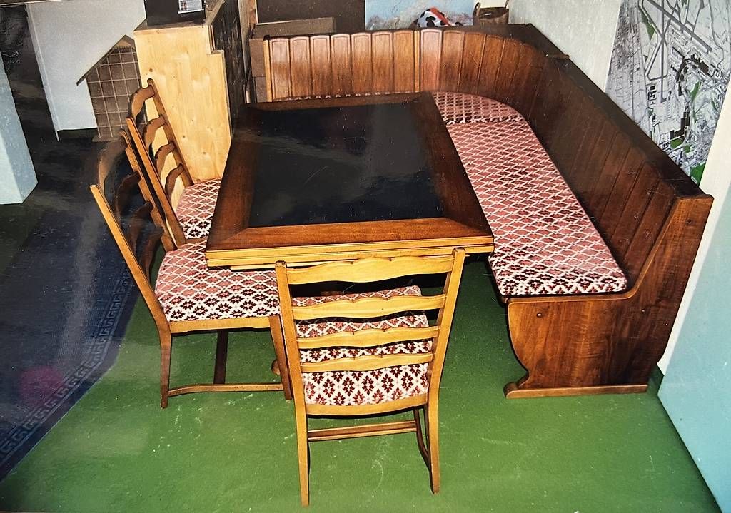 Set di tavolo e panche: Vintage Esszimmer Set – Usato da Hallau venduto da Thislien 1