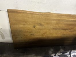 Esstisch aus Holz, Metallbeine