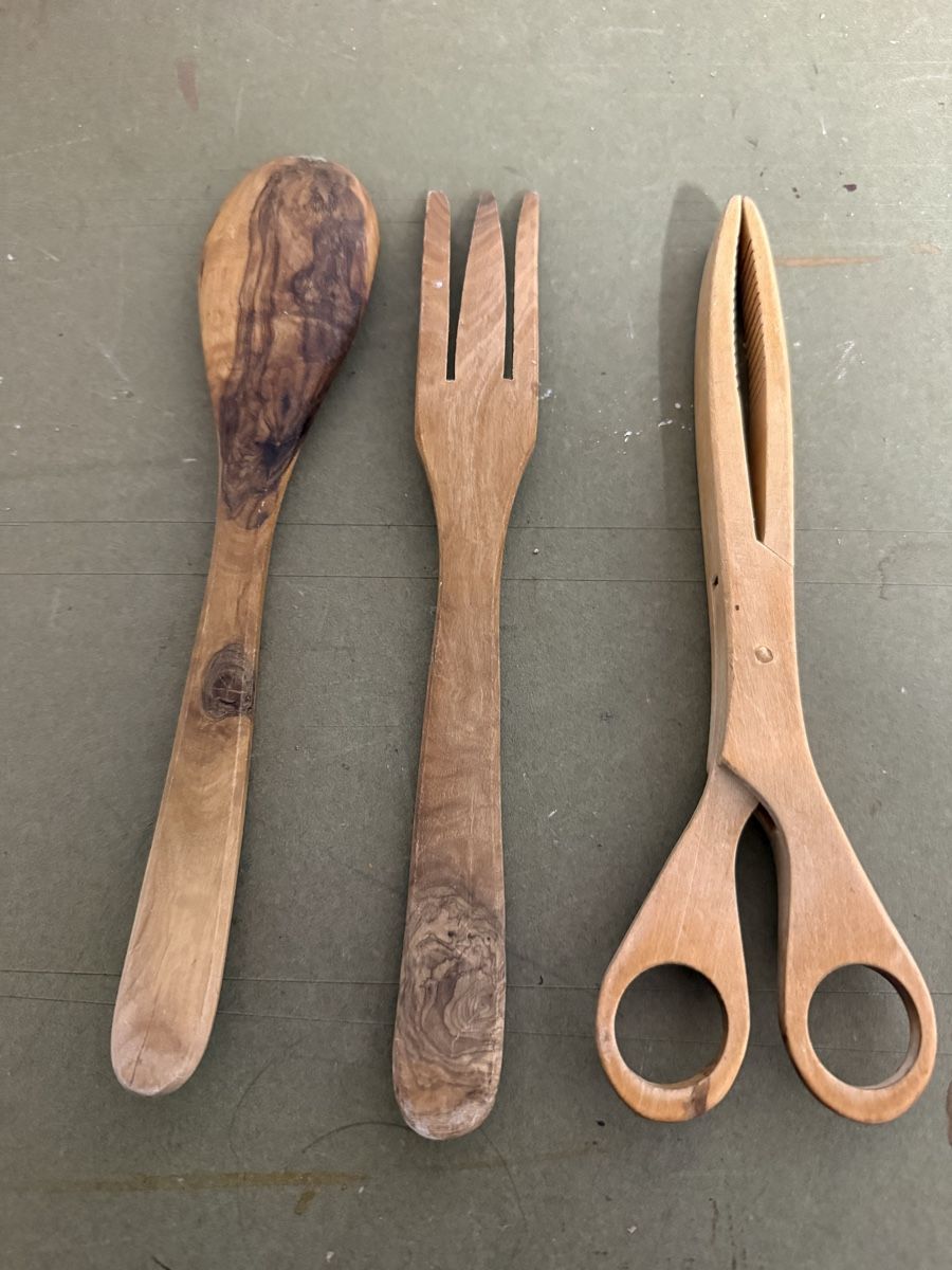 Bestecksets: Salatbesteck aus Olivenholz plus Schere – Gebraucht aus Birmenstorf AG von Pat_roll. 1