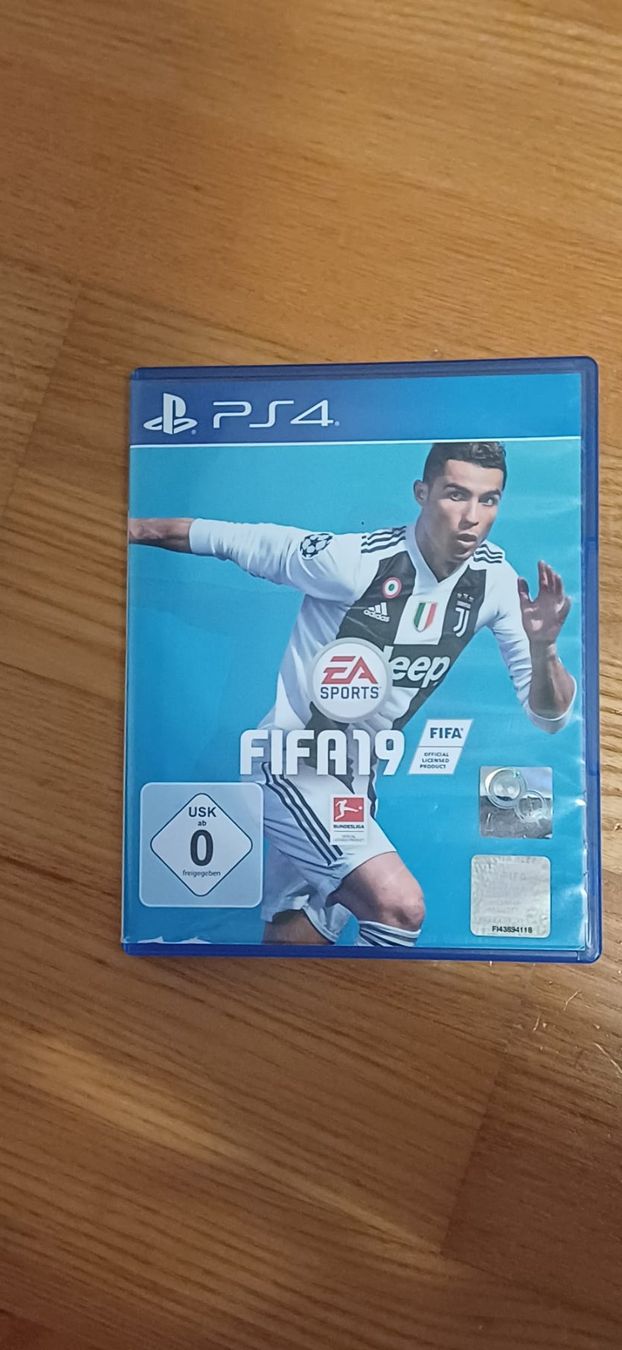 Giochi: Fifa 17/19 / ps4 / wie Neu – Nuovo (secondo la descrizione) da Ostermundigen venduto da libia 3