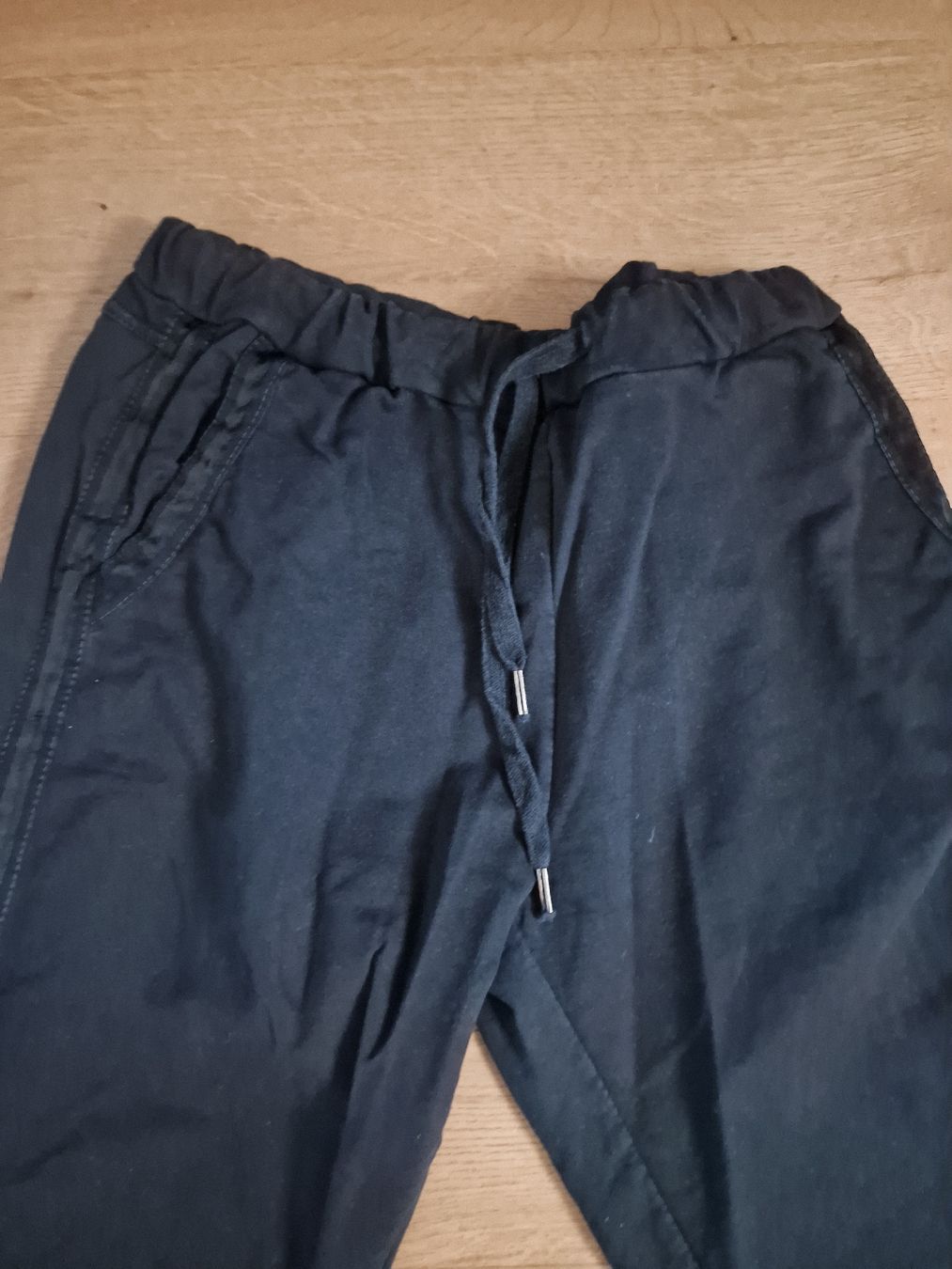 Pantaloni: Schwarze Stoffhose, Gr. 42 bequemer Schnitt  – Usato da Ottenbach venduto da Claurin 1