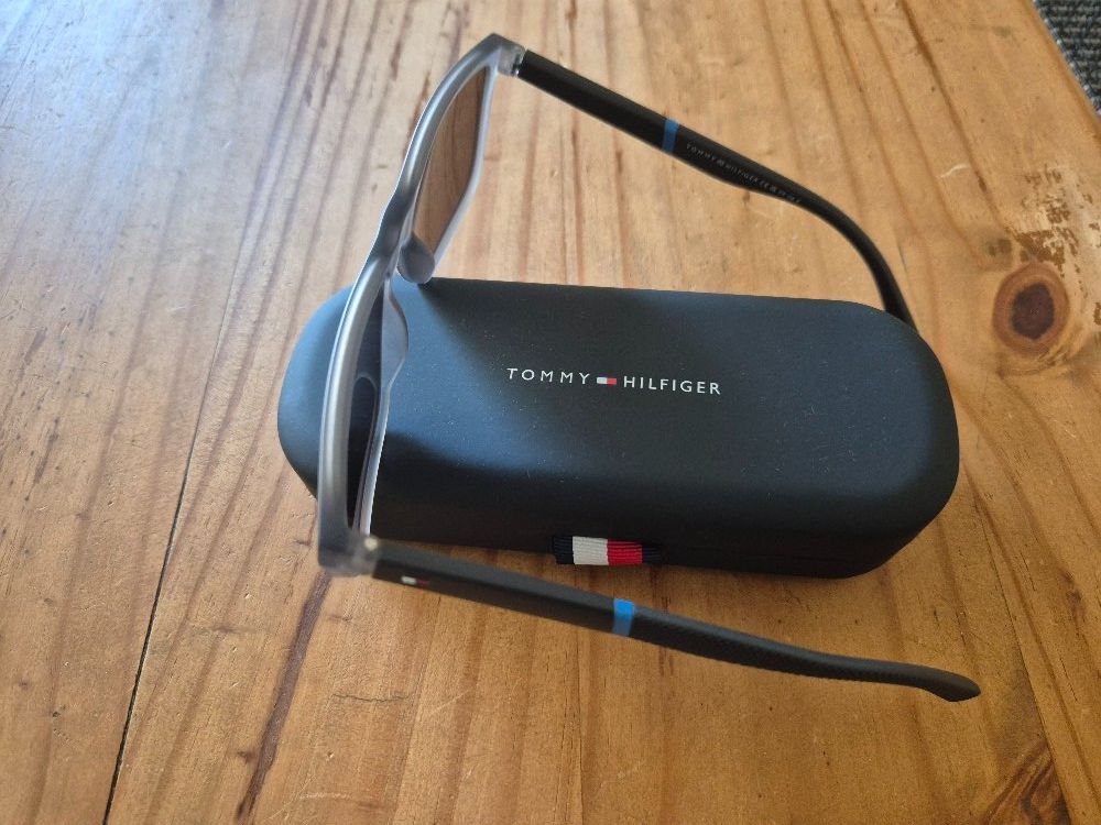 Tommy Hilfiger Lunettes & Verres: Tommy Hilfiger Sonnenbrille - matte grey NEU! – Neuf avec emballage d'origine à Aarburg par 69daros 3