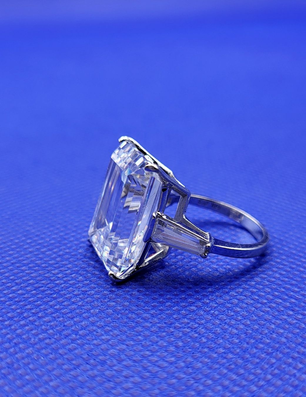 Ringe: Gold 585 Massiv Weiss Ring Mit Steine – Gebraucht aus Wald ZH von Aniade 2