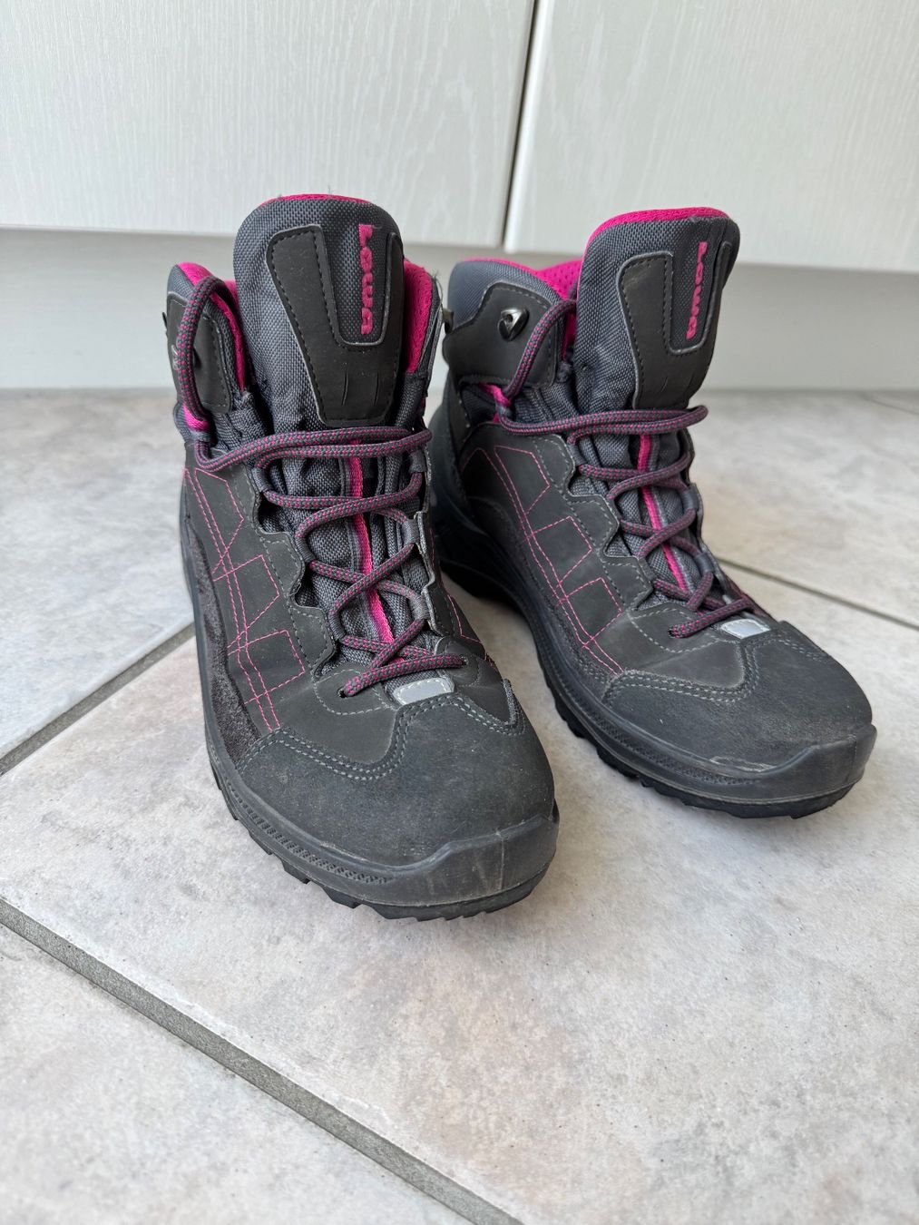 Lowa Scarpe da donna: Wanderschuhe Lowa Grösse 37 – Usato da Frauenfeld venduto da dilili 1
