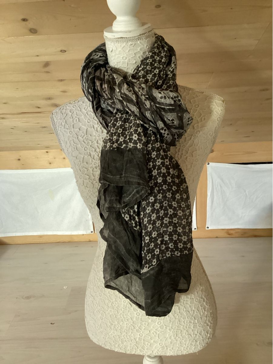Foulard & Sciarpe: Schal AHMADDY Seide  – Usato da Steckborn venduto da smilla70
