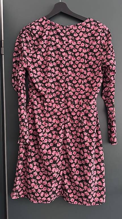 Robes: Schwarzes Blumenkleid  Grösse S – D'occasion à Schlieren par _lgv 1