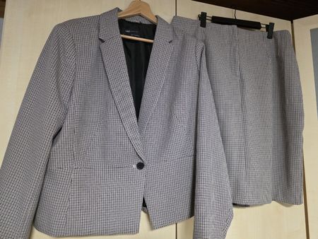 New Suit Jacket and Skirt M&S Size 18 (46) Black Mix