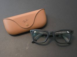 Ray-Ban Meta Wayfarer Smart Glasses  Selbsttönend neu!