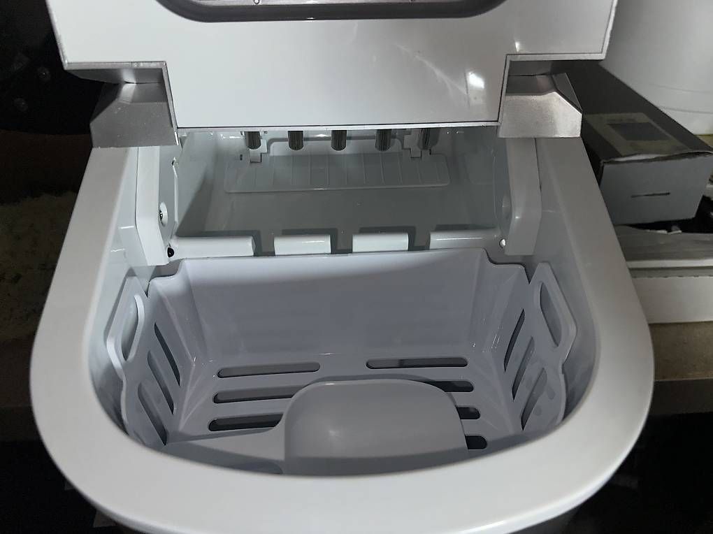 Elettrodomestici da cucina: Top Eiswürfelmaschine (neu) – Usato da Gossau SG venduto da LifePerformanceMent 1