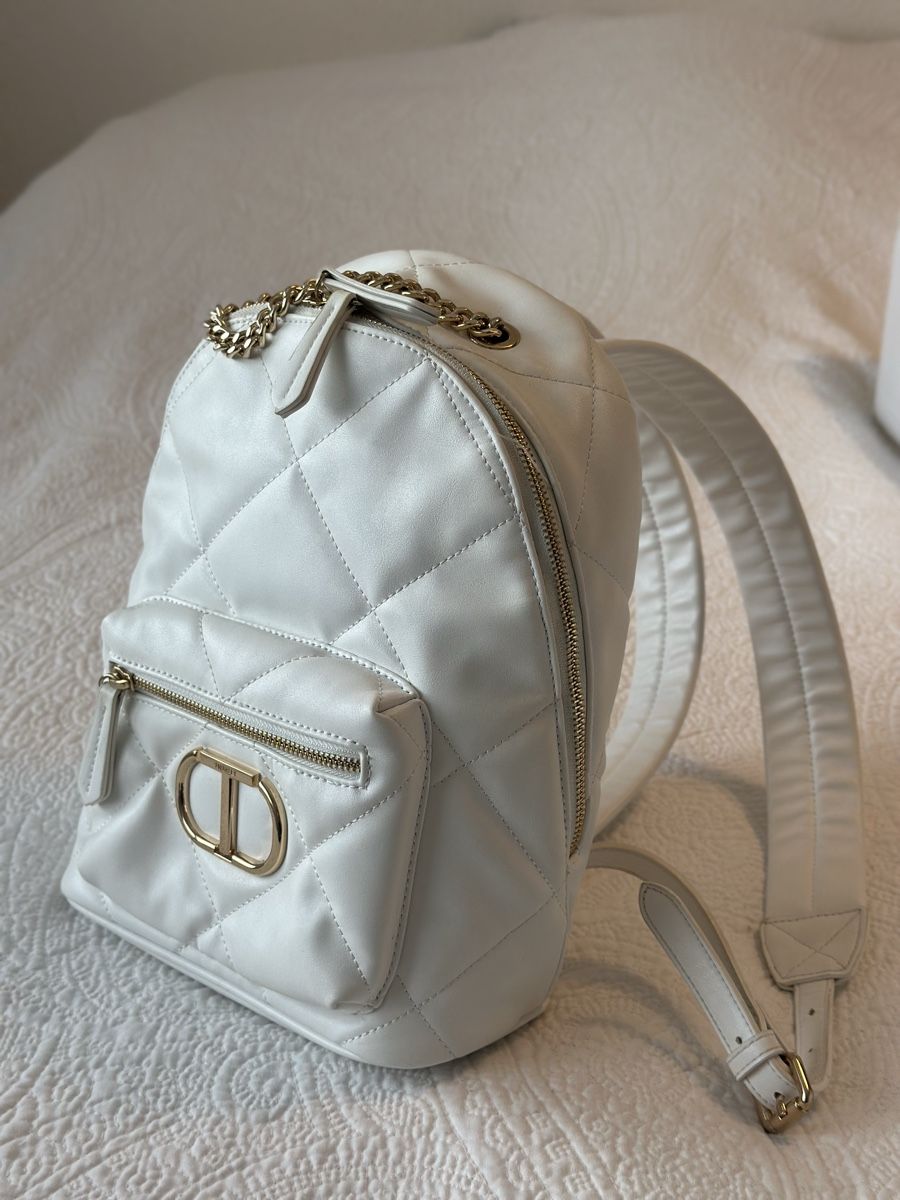 Zaini: Twinset White Quilted Backpack - Stylish and Chic! – Usato da Pfäffikon SZ venduto da KatKad