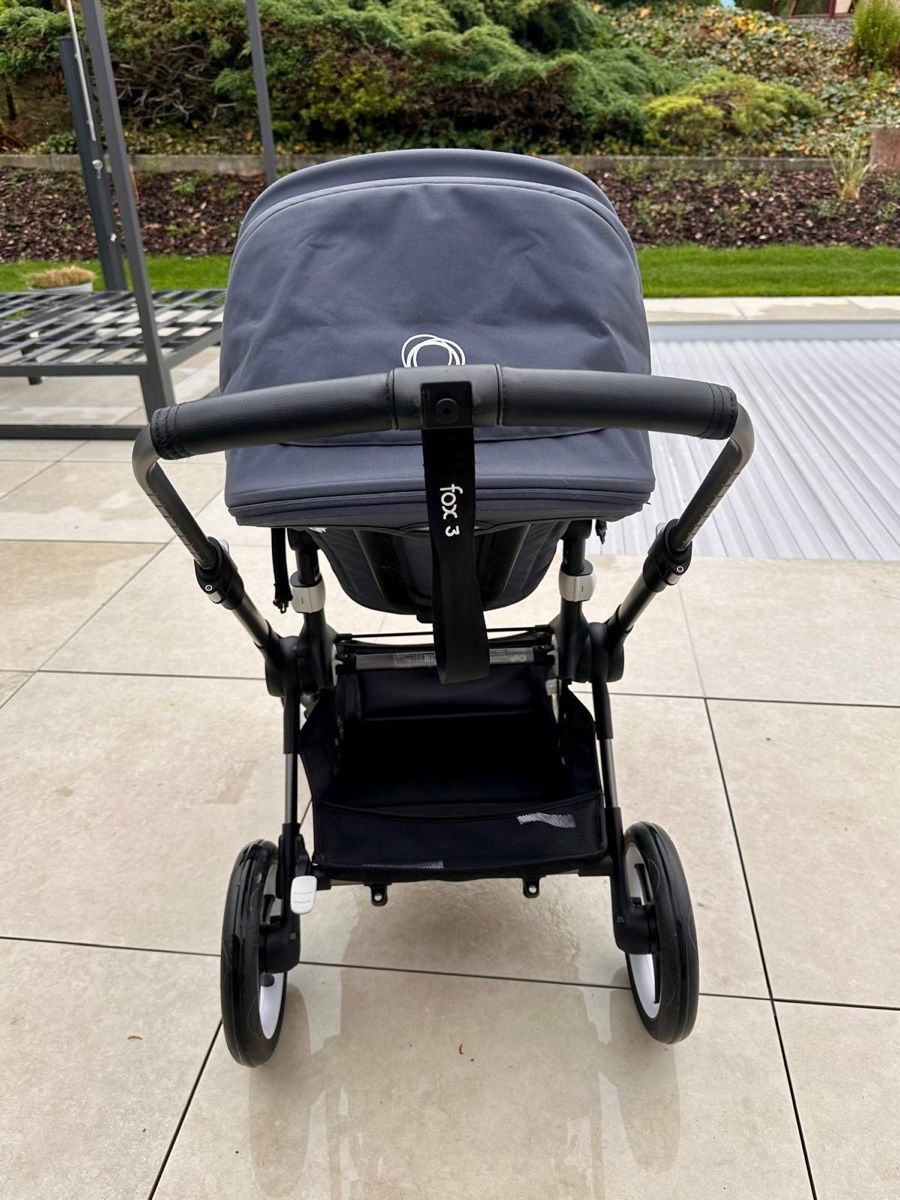 Bugaboo Carrozzine: Poussette Bugaboo Fox 3 bleu marine - très peu utilisée – Usato da Châtillon JU venduto da Spritch 4