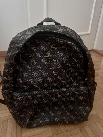 Sac à dos Guess élégant – Marron à motif monogramme