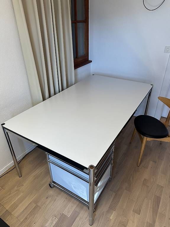 USM Schreibtische: Bureau USM Haller en stratifié gris perle // Ref. AY0426 – Gebraucht aus Ravoire von ARKY_s 1