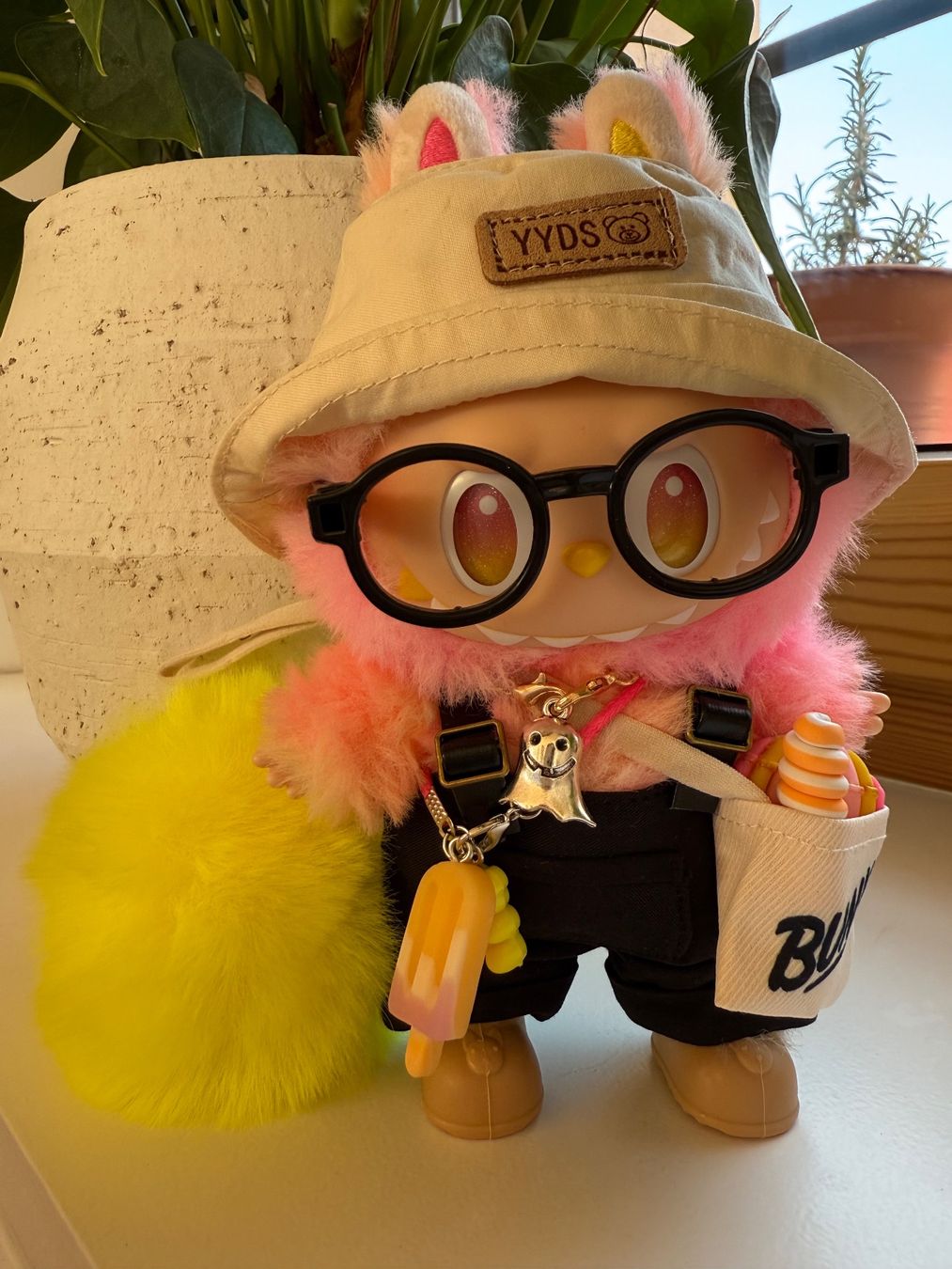 Pop Mart Statuette: Authentic custom Labubu LOYALTY – Nuovo (secondo la descrizione) da Airolo venduto da MomTheBraggerStudio 2