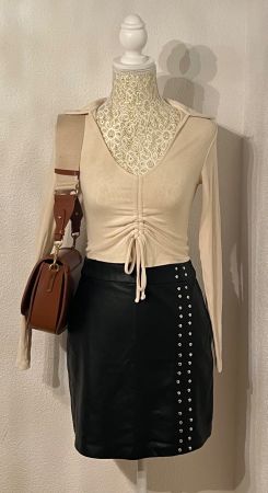 Cream long sleeve top with lace detail🤍