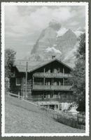AK sw Mürren BE mit Ferienhaus und Schilthorn ≈ 1957