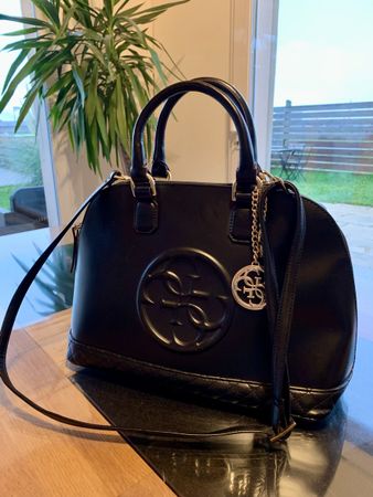 Magnifique sac Guess cuir noir neuf