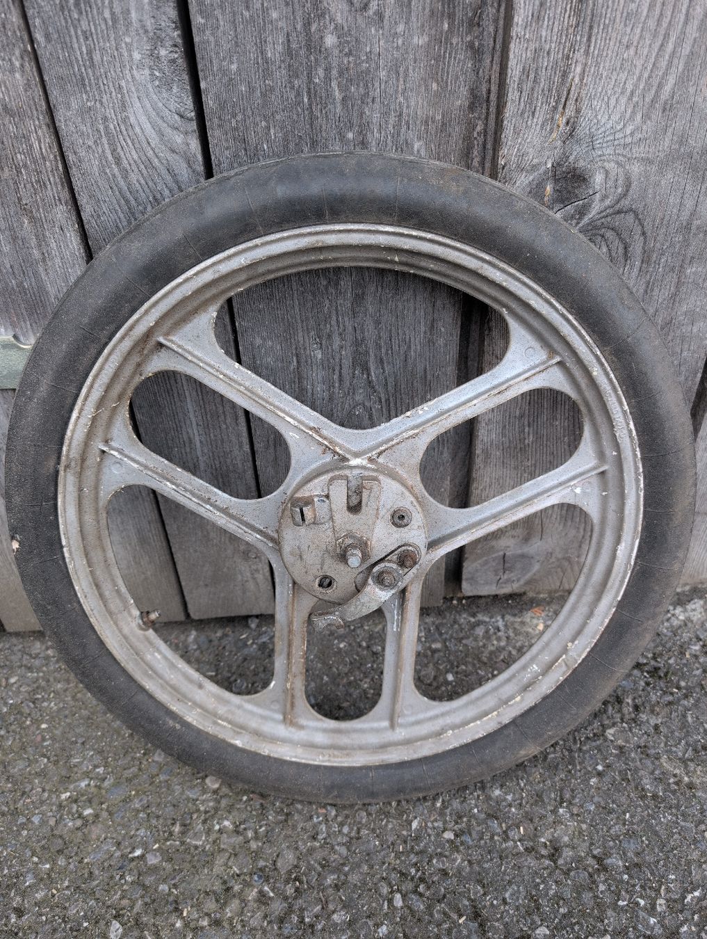 Pneus & Roues: Vorderrad Sachs, Rad 16" – D'occasion à Eichberg par Asrael4