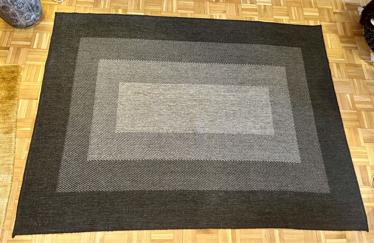 Tappeti: Beau tapis réversible Noir-Gris – Usato da Petit-Lancy venduto da Pierre_le_voyageur
