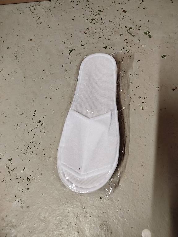 Herrenschuhe: Einweg Slipper  – Gebraucht aus Bätterkinden von sch_s6nb 1