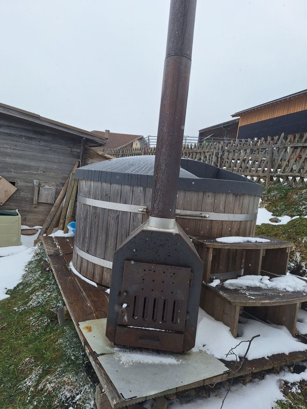 Altre Decorazioni per giardino: Hotpot mit Ofen – Usato da Sufers venduto da Bergmassiv 1