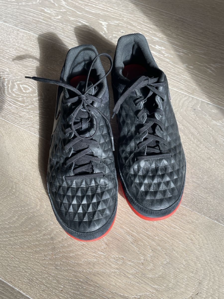 Nike Scarpe da uomo: Hallenturnschihe Nike Tiemp Gr. 41 – Usato da Zollikofen venduto da groegeli