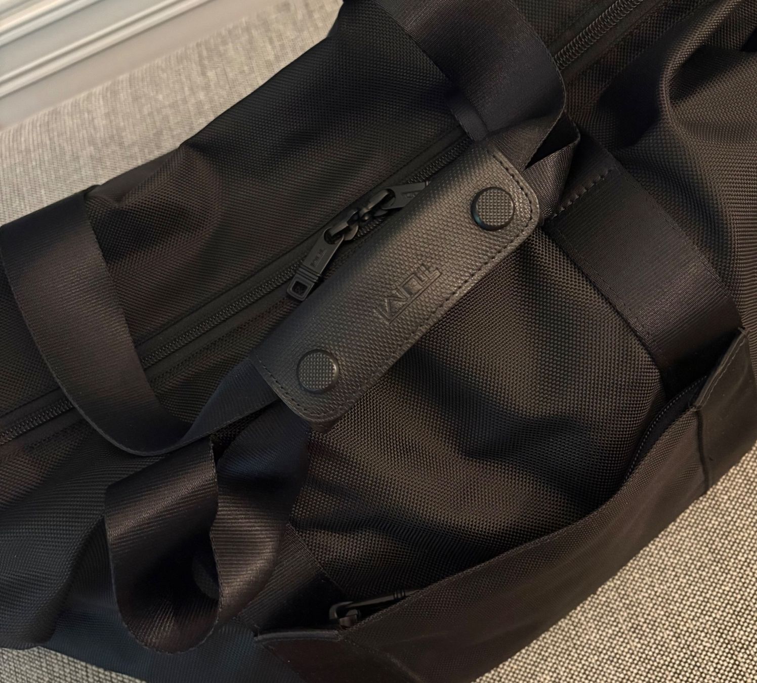 Tumi Borse: Tumi Reisetasche/ Weekender NEU – Nuovo (secondo la descrizione) da Bussigny venduto da Oberschan67 5