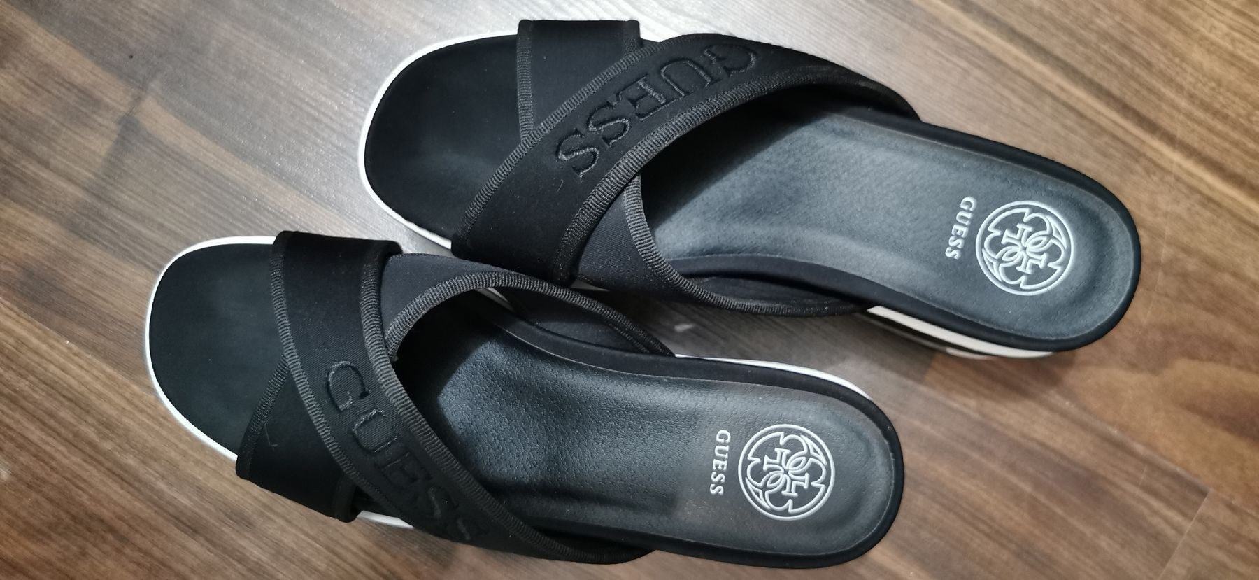 Guess Scarpe da donna: Guess Pantoletten – Usato da schaffhausen venduto da kucukaga 5