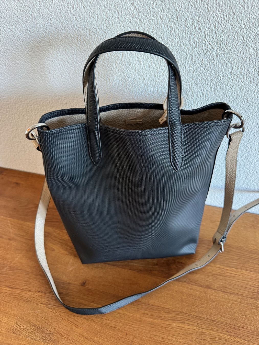 Lacoste Sacs femmes: Lacoste Tasche schwarz/beige – Neuf (Voir description) à Frauenfeld par max11116 2