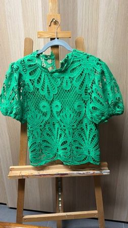 Blouse avec dentelle neuve