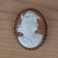 Zauberhafte Gemmenbrosche