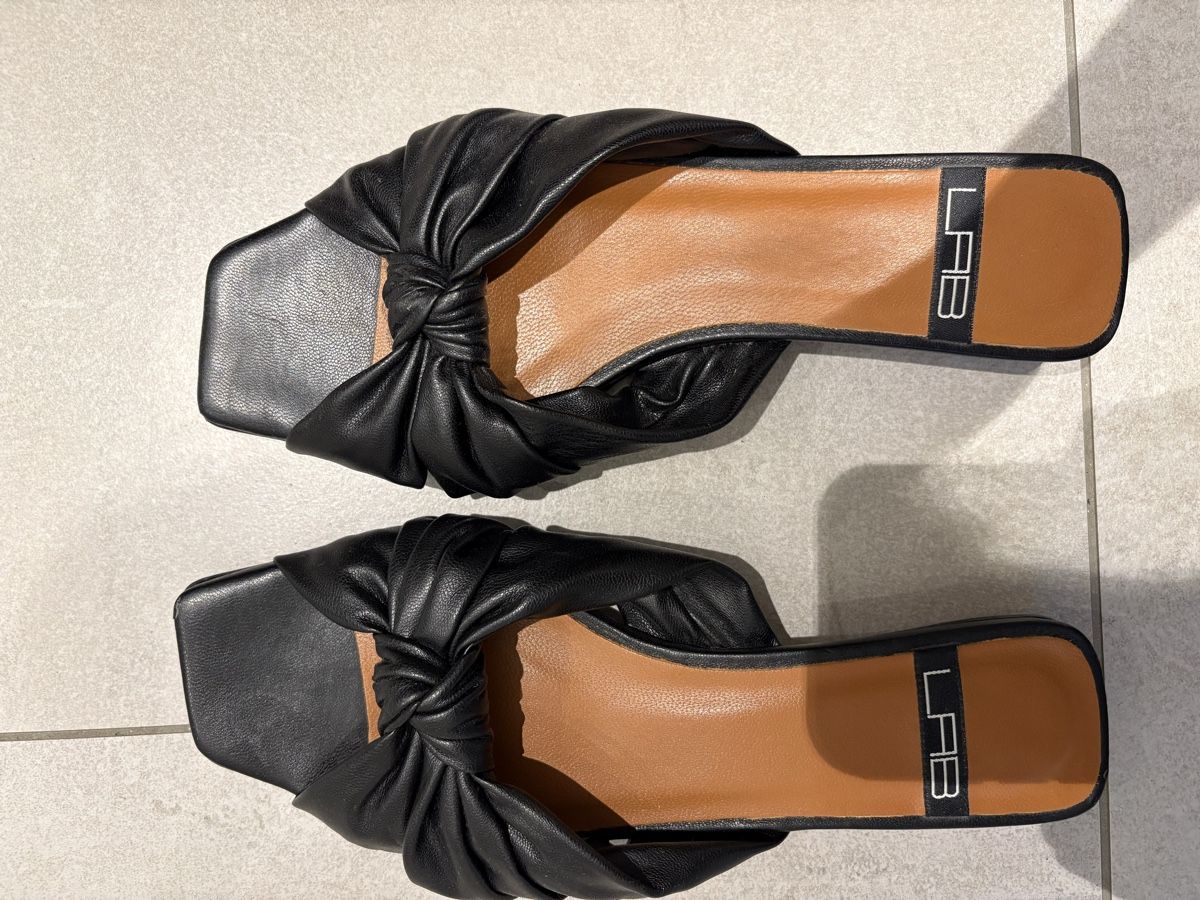 Damenschuhe: LAB Square Knot Slides, Black Leather, Size 39 - Summer! – Gebraucht aus Zürich von zba_7pzv 1