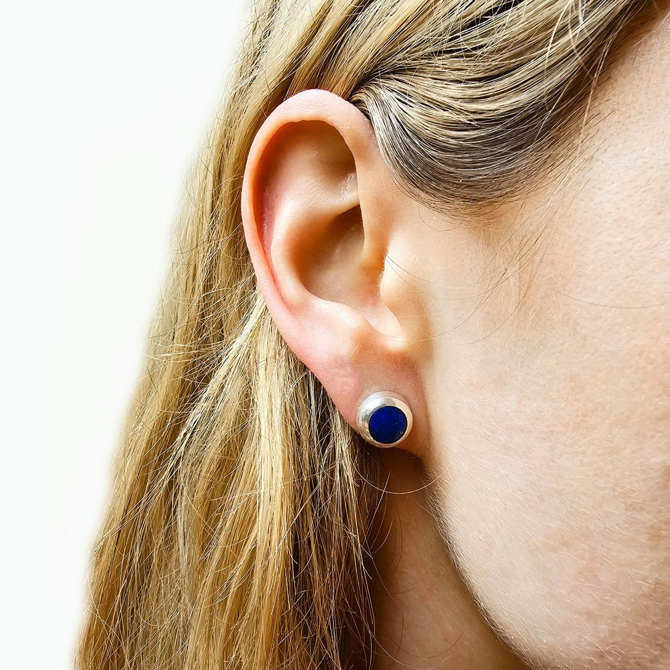 Orecchini pendenti & Orecchini a lobo: Chilenischer Lapislazuli: 10mm Silber-Ohrstecker – Nuovo e nell'imballaggio originale da Basel venduto da PachaWool 1