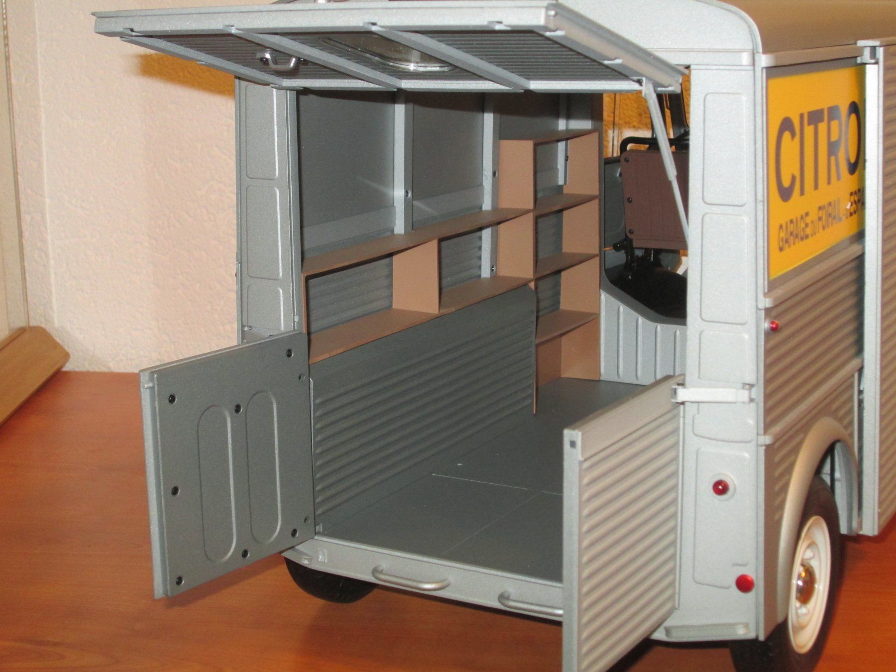 Pocher Modellini d'auto: Citroën Type H  1/8 – Nuovo (secondo la descrizione) da Bonfol venduto da zagato43e 7