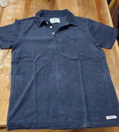 Polo style eponge bleu taille M, tres bon etat