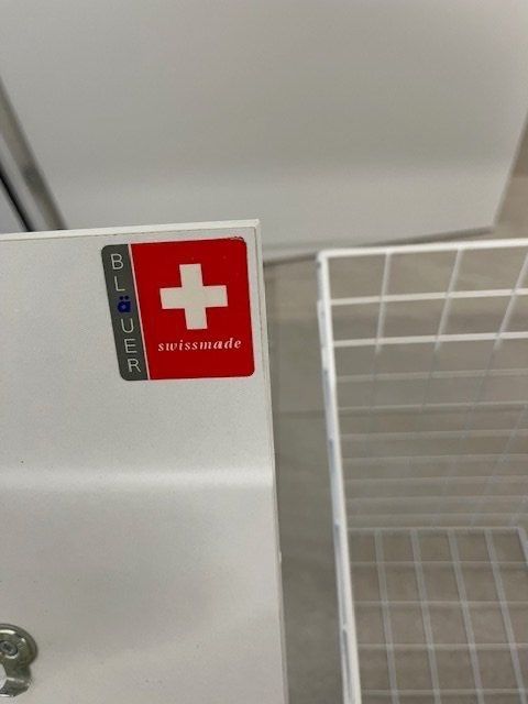 Mobili per bagno: Bläuer Wäschekorbmöbel 40x36x80,5 cm – Usato da Aarau venduto da Obdulia 3