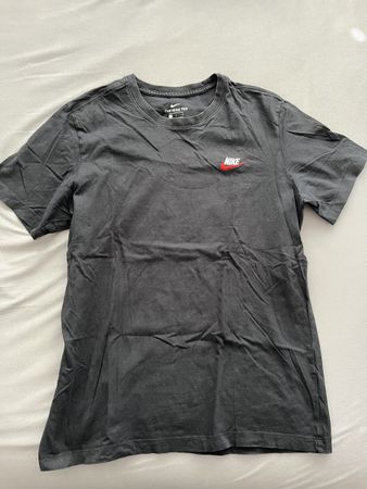 Stylisches Nike T-Shirt Gr. L schwarz