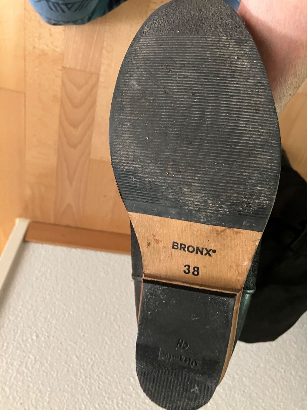Scarpe da donna: Bronx Kniehohe Lederstiefel mit Lederfutter Gr 38 – Usato da Stäfa venduto da ummroxana 4