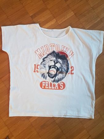 Weisses TShirt mit Löwenprint