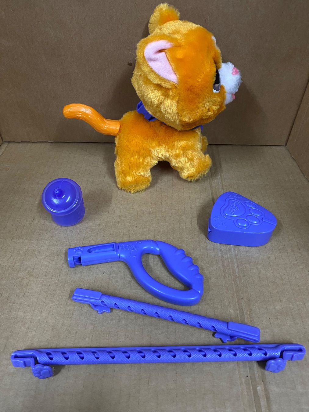 Giocattoli: Hund mit Plastikleine – Usato da Eschlikon TG venduto da RamonaSt 3