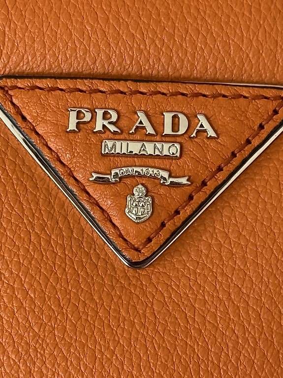 Prada Sacs femmes: PRADA Original Damenhandtasche – D'occasion à Zuzwil SG par Boho-Style 1