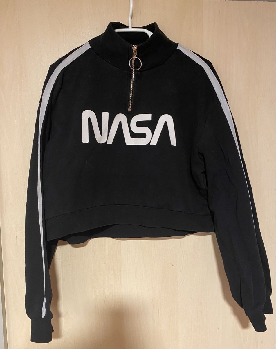 Maglioni & Felpe: Schwarzer NASA Crop-Pullover, Gr. M – Usato da Sitterdorf venduto da SecondHandRe