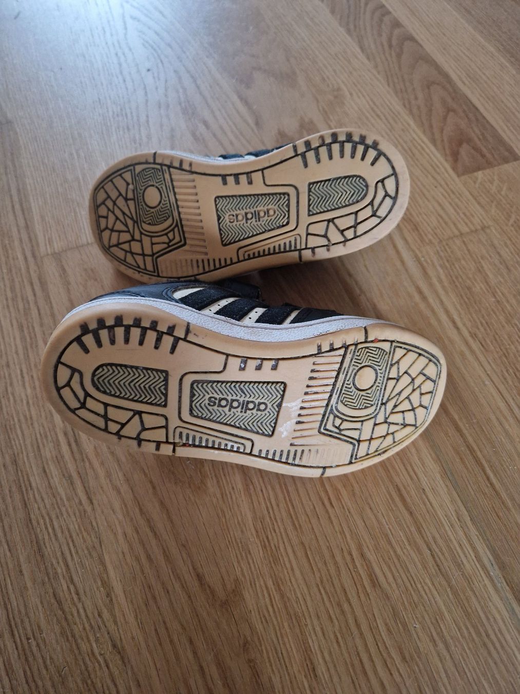 Adidas Schuhe für Jungen: Adidas Turnschuhe – Gebraucht aus Benglen von Succes7 2