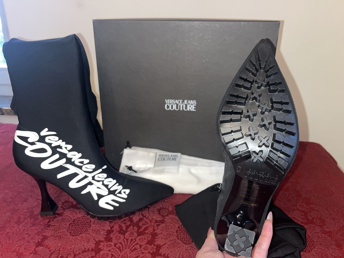 Versace Scarpe da donna: Versace Jeans Couture Overknees – Nuovo e nell'imballaggio originale da Klingnau venduto da f.collicutt 1